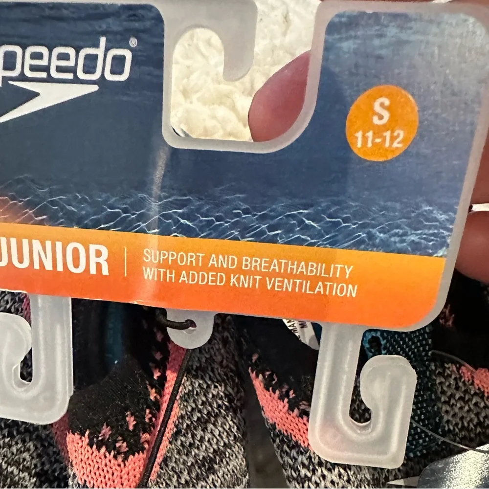 Speedo Junior surf‎ strider Water Shoes Black, gray, coral NWT small (11-12)